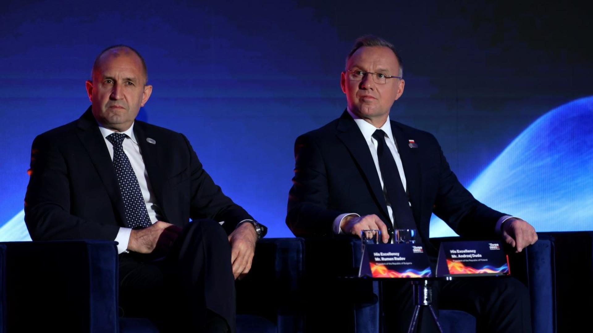 По покана на държавния глава Румен Радев президентът на Полша