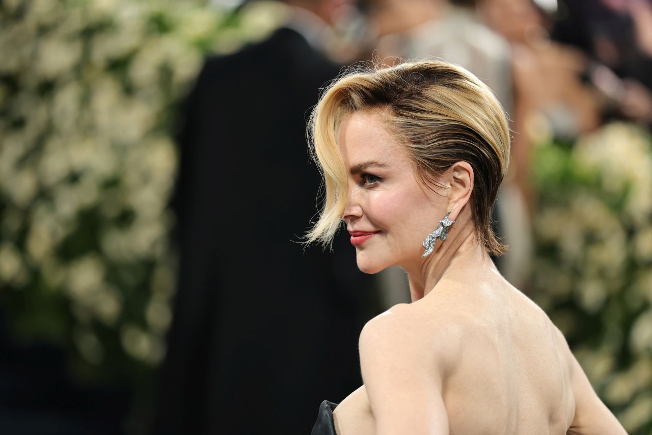 <p>Никол Кидман на Met Gala 2025: Прическата ѝ шокира всички</p>