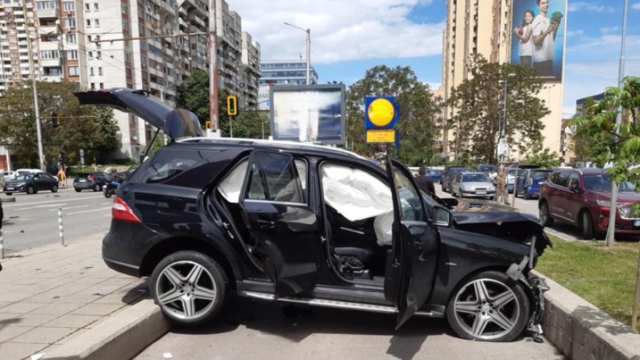 <p>Тежка катастрофа 6 коли в София, загина жена</p>