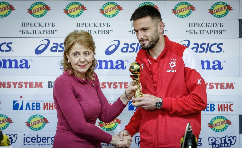 Защитникът на ЦСКА Лумбард Делова е Играч номер 1 на1