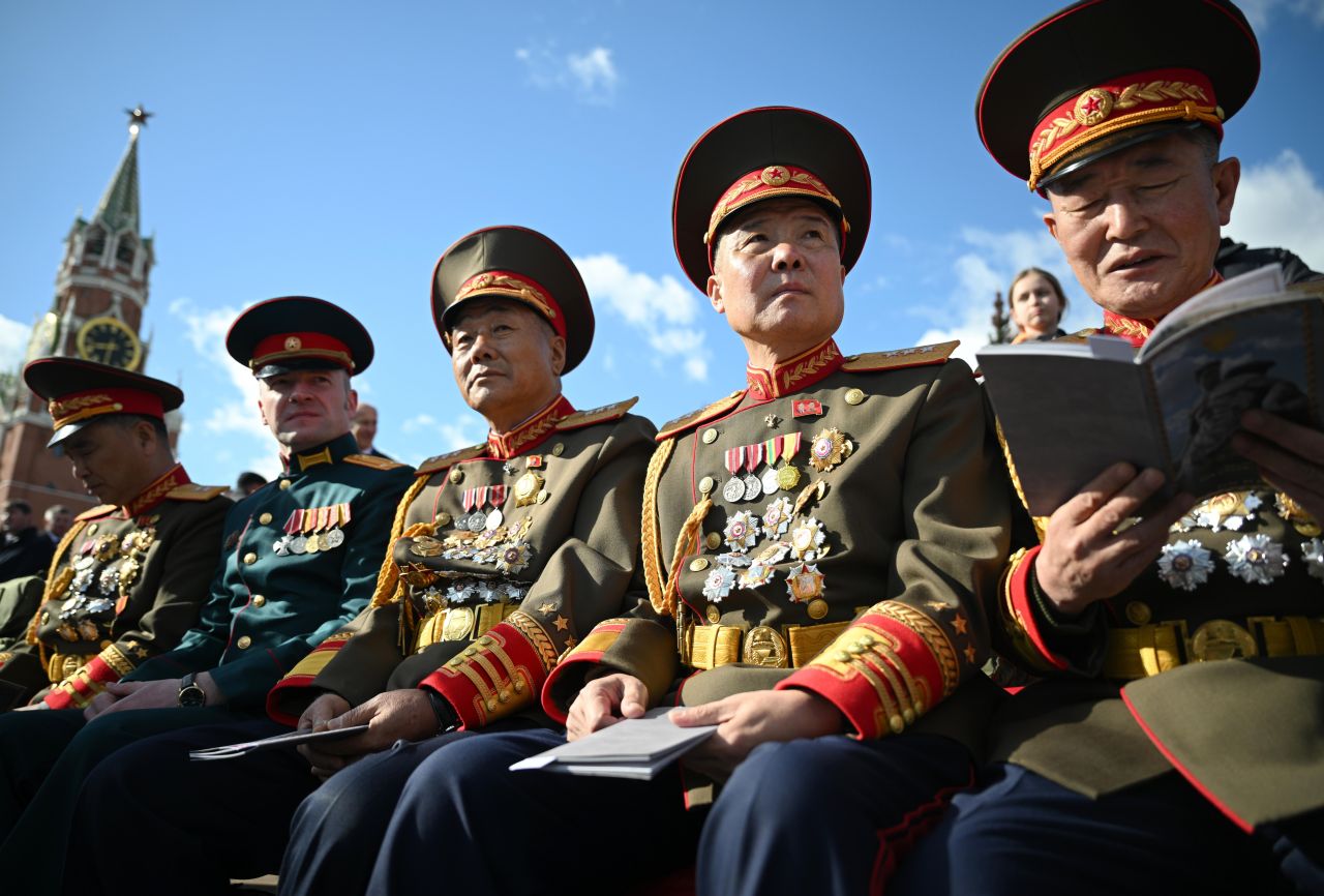 <p>Червеният площад в марш: Най-впечатляващите кадри от парада в Москва</p>