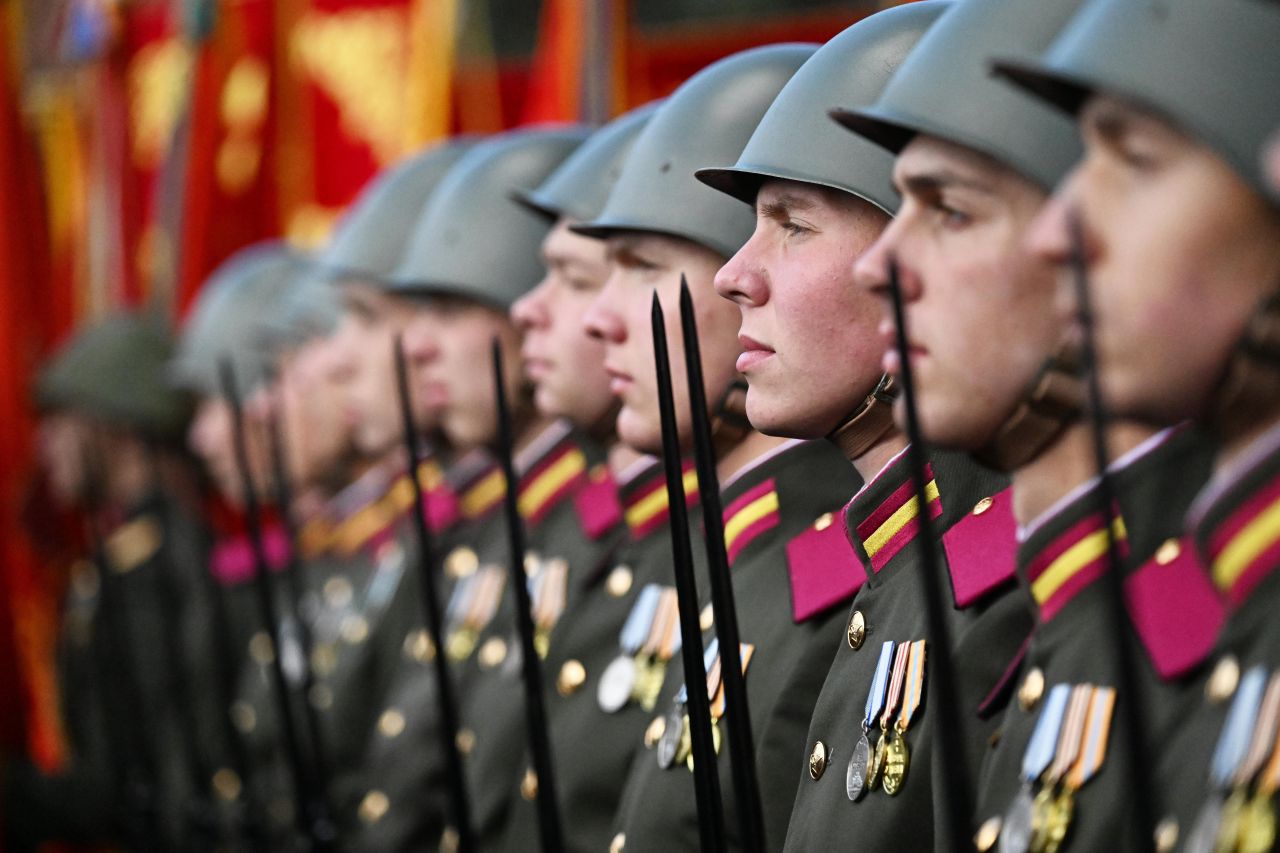 <p>Червеният площад в марш: Най-впечатляващите кадри от парада в Москва</p>