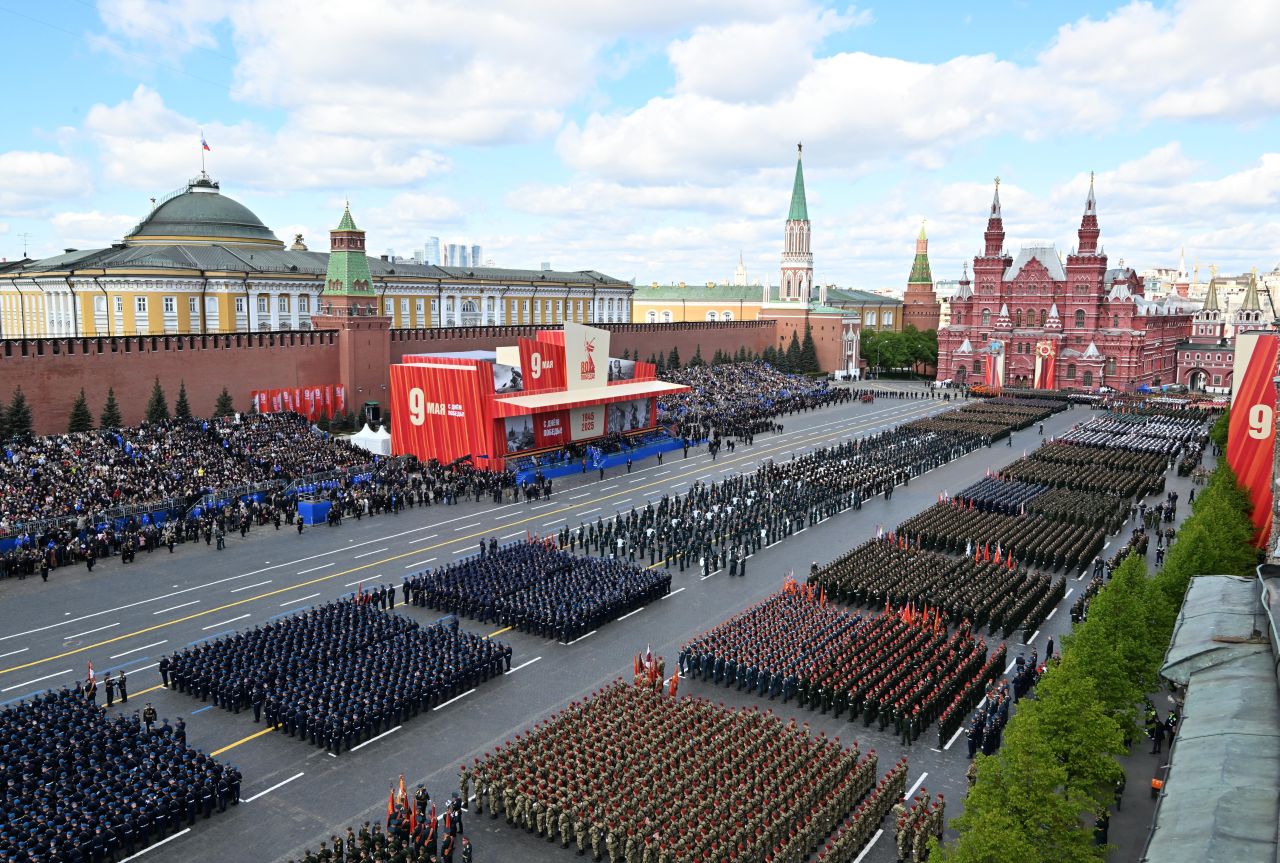 <p>Червеният площад в марш: Най-впечатляващите кадри от парада в Москва</p>