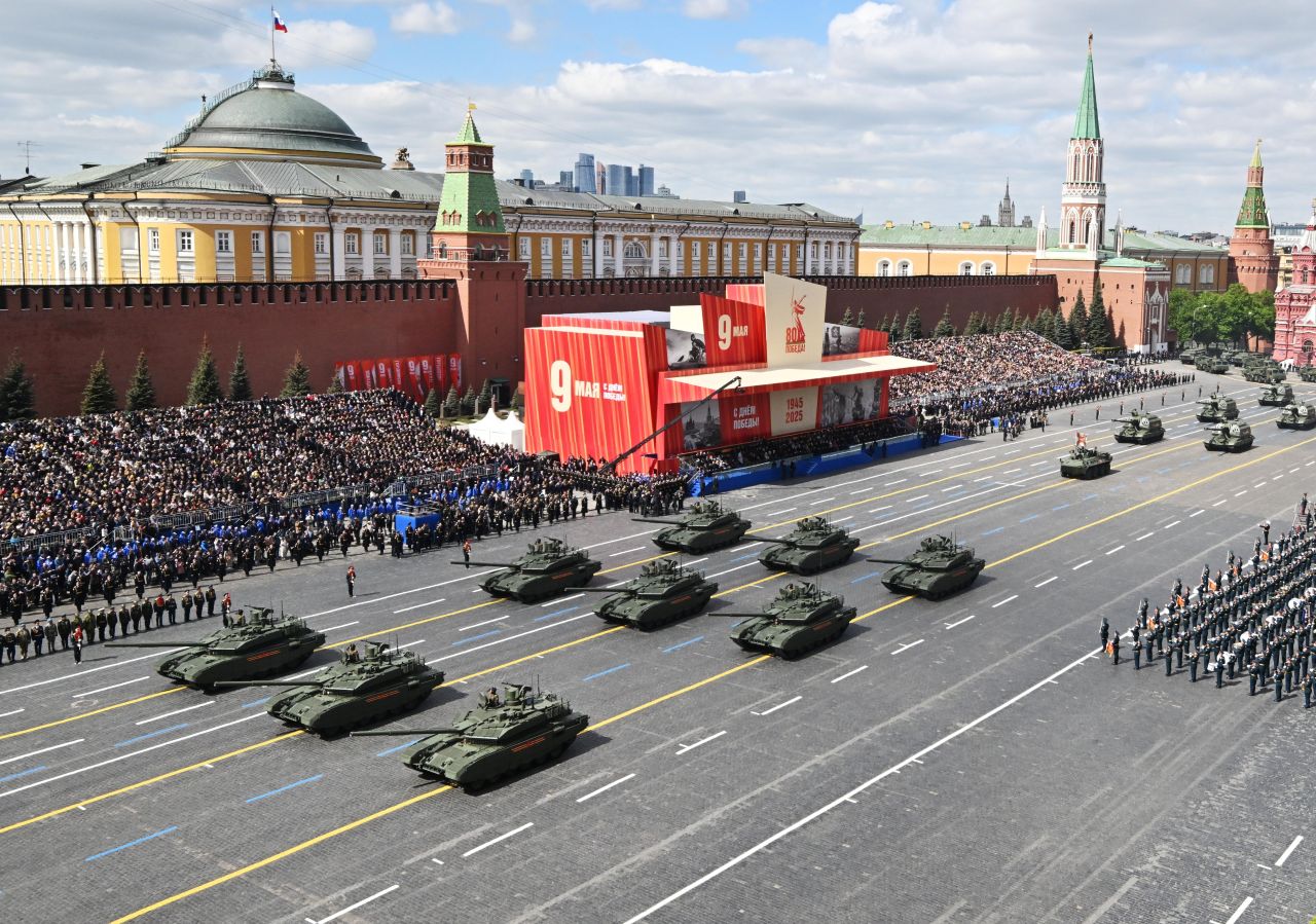 Червеният площад в марш: Най-впечатляващите кадри от парада в Москва