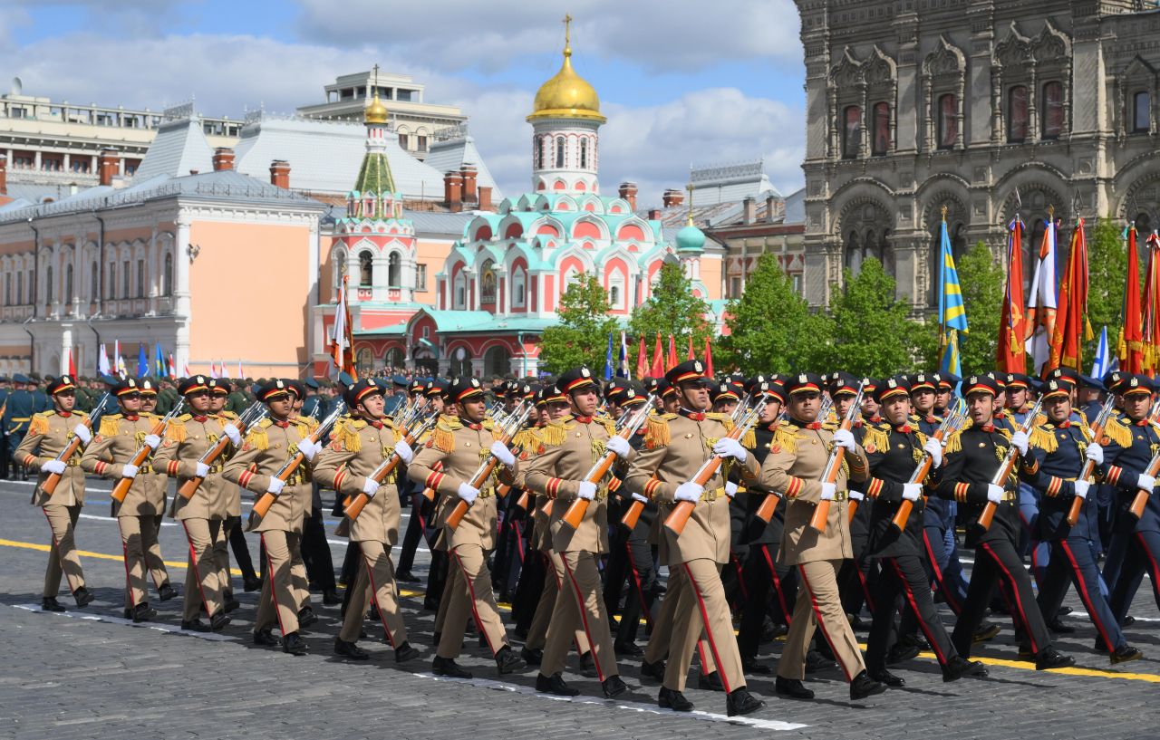 Червеният площад в марш: Най-впечатляващите кадри от парада в Москва