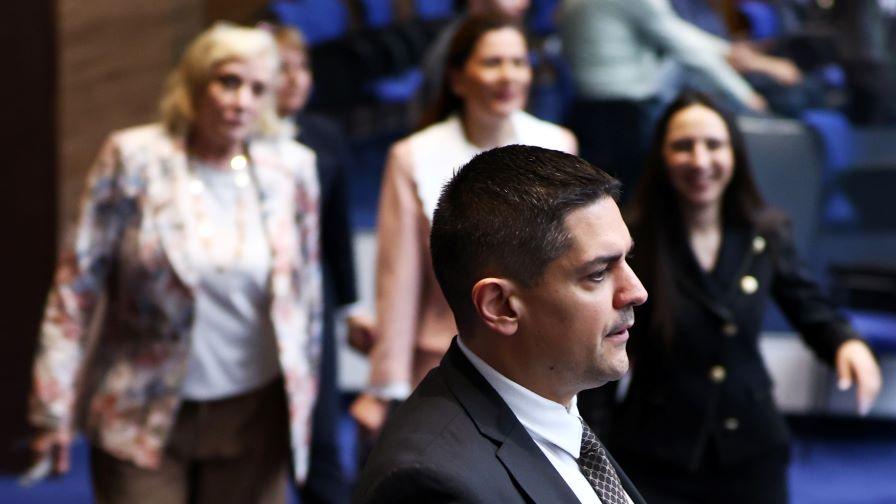 MEЧ ще подкрепи вота на недоверие, иницииран от "Величие", този на "Възраждане" - не