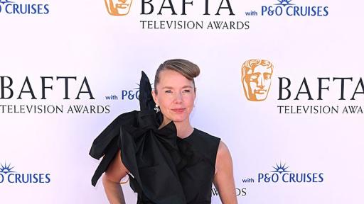 Светлина, камера, мода! Звездите на червения килим на BAFTA TV Awards