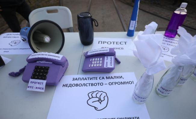 Протестът в градския транспорт в София продължава, метрото работи