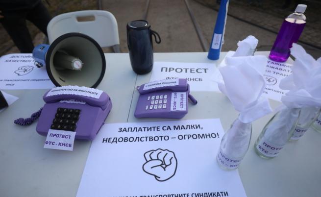 Протестът в градския транспорт в София продължава, метрото работи
