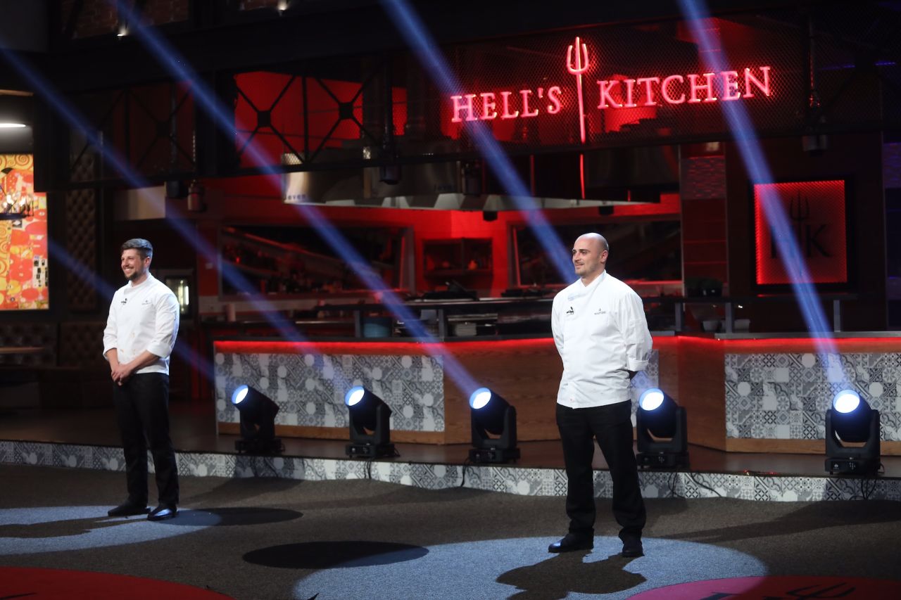 Фаворитите Ивайло и Мартин излизат в епична битка за победата в Hell’s Kitchen