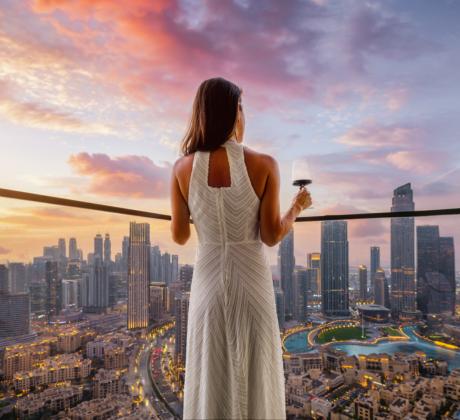 Днес се обръщаме към звездите за да разберем каква рокля