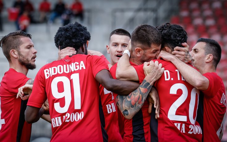 Локомотив София се раздели с двама