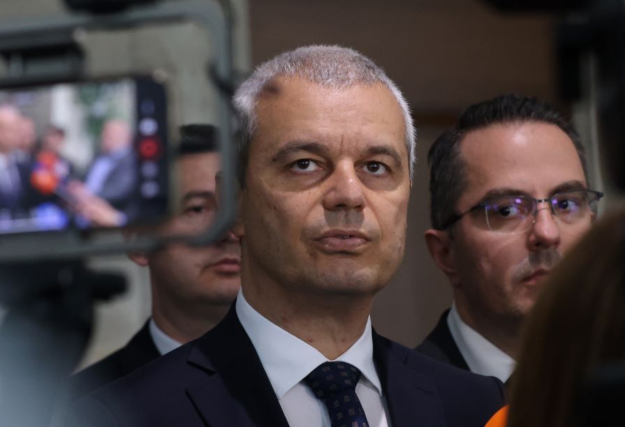 Костадинов: Президентът да пита Конституционния съд за референдума за еврото