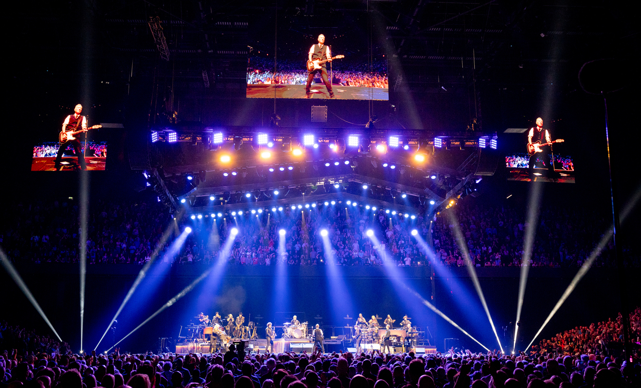 <p>Брус Спрингстийн в светлината на прожекторите в Англия.</p>