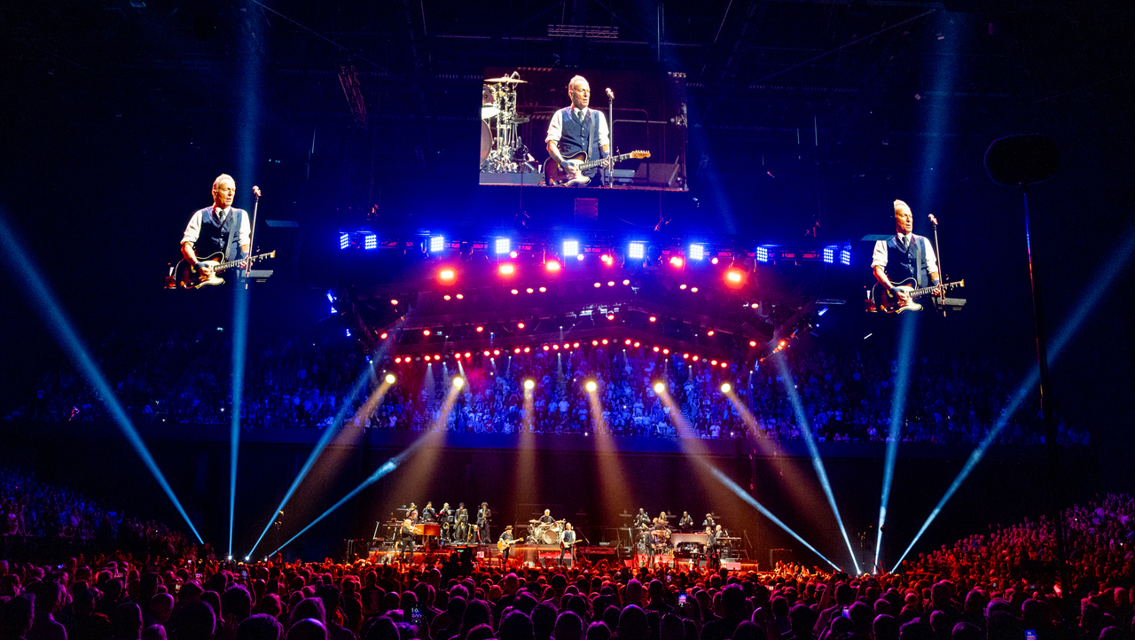 <p>Брус Спрингстийн в светлината на прожекторите в Англия.</p>