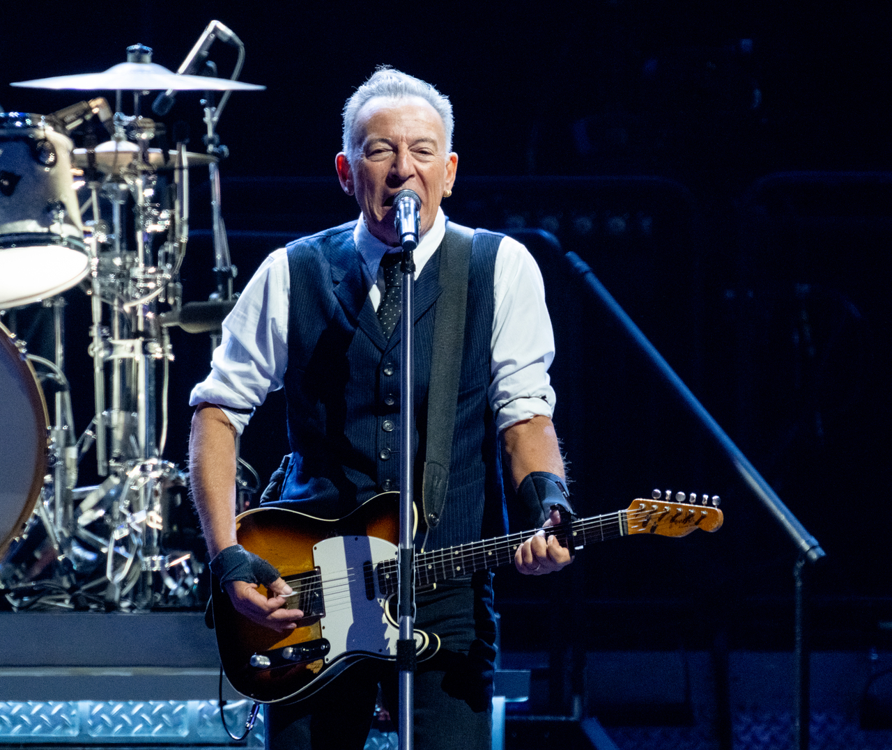 <p>Брус Спрингстийн в светлината на прожекторите в Англия.</p>