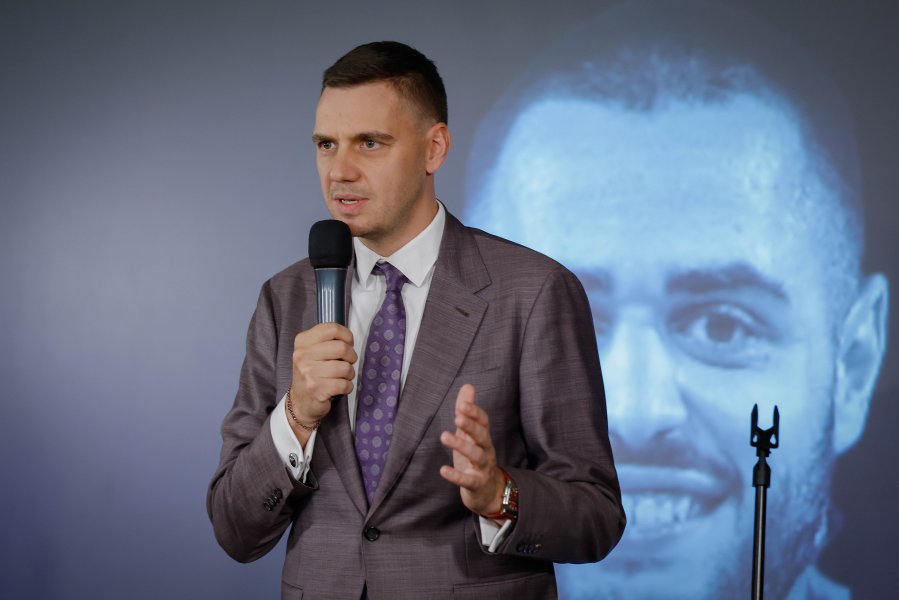 Карлос Насар1