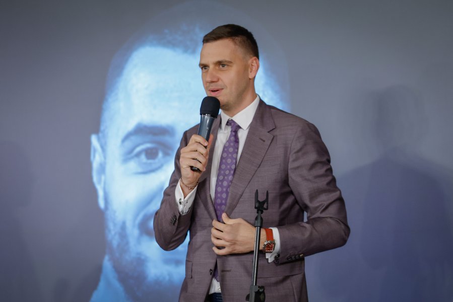Карлос Насар1