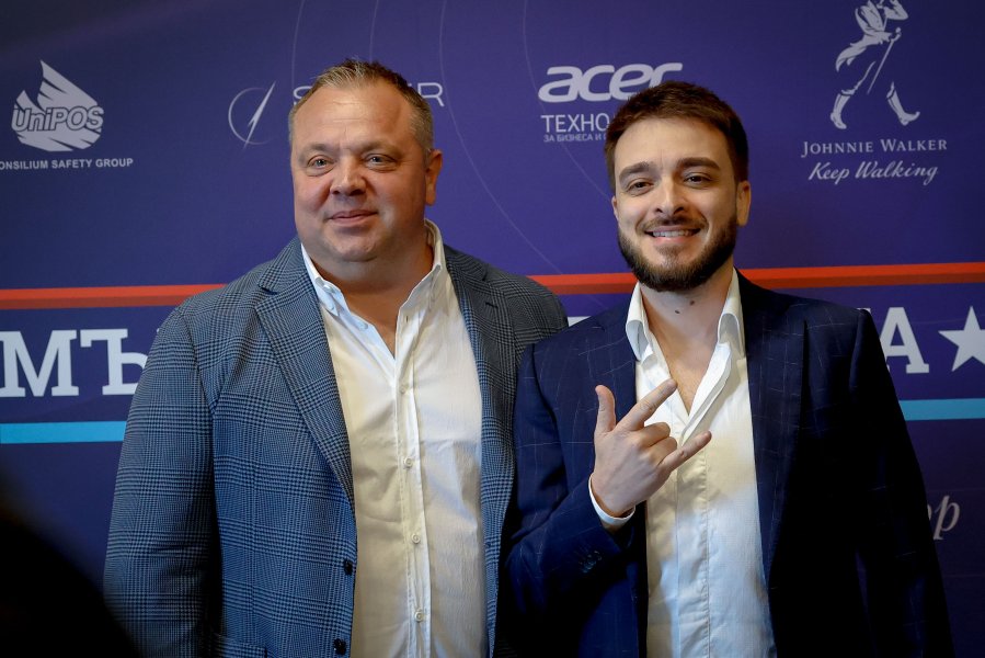 Карлос Насар1