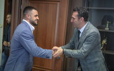 Министърът на спорта награди Карлос Насар