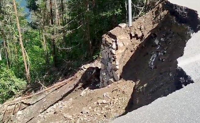 Срути се скална маса по пътя Смолян - Пловдив