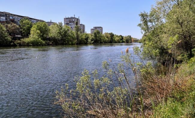 Тяло на мъж изплува от водите на река Марица в Пловдив