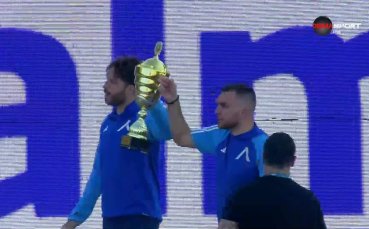 Отборът по футзал на Левски показа купата преди двубоя срещу Лудогорец