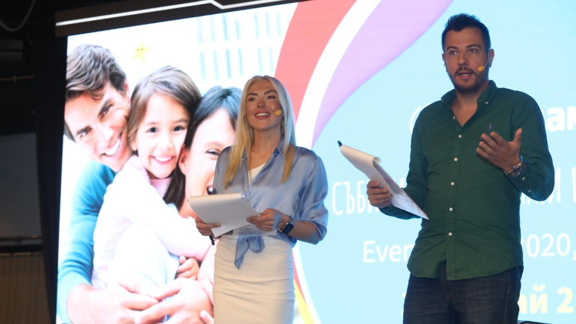 Споделеност информираност усмивки и позитивни емоции – това се случи