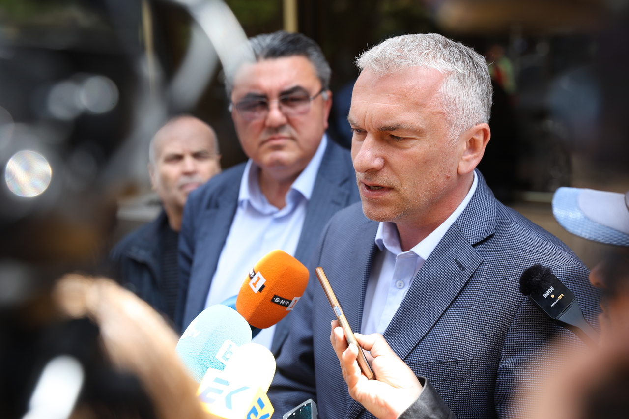 <p>Служители на областната управа запечатаха централата на ДПС &ndash; Централен съвет на столичния бул. &quot;Александър Стамболийски&quot; 45А.</p>