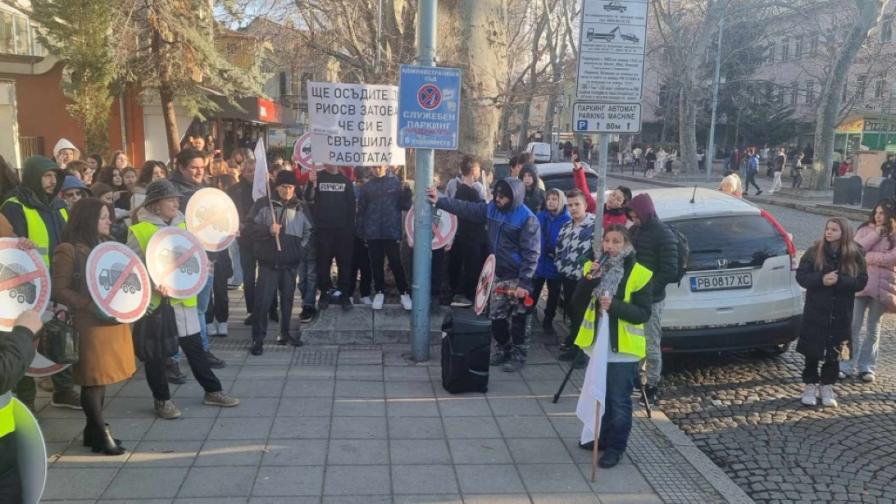 Общината и МОСВ са против кариерата край Горнослав