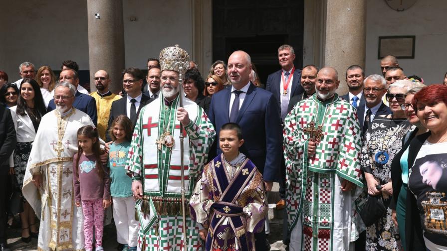 <p>Желязков поднесе венец на гроба на папа Франциск</p>