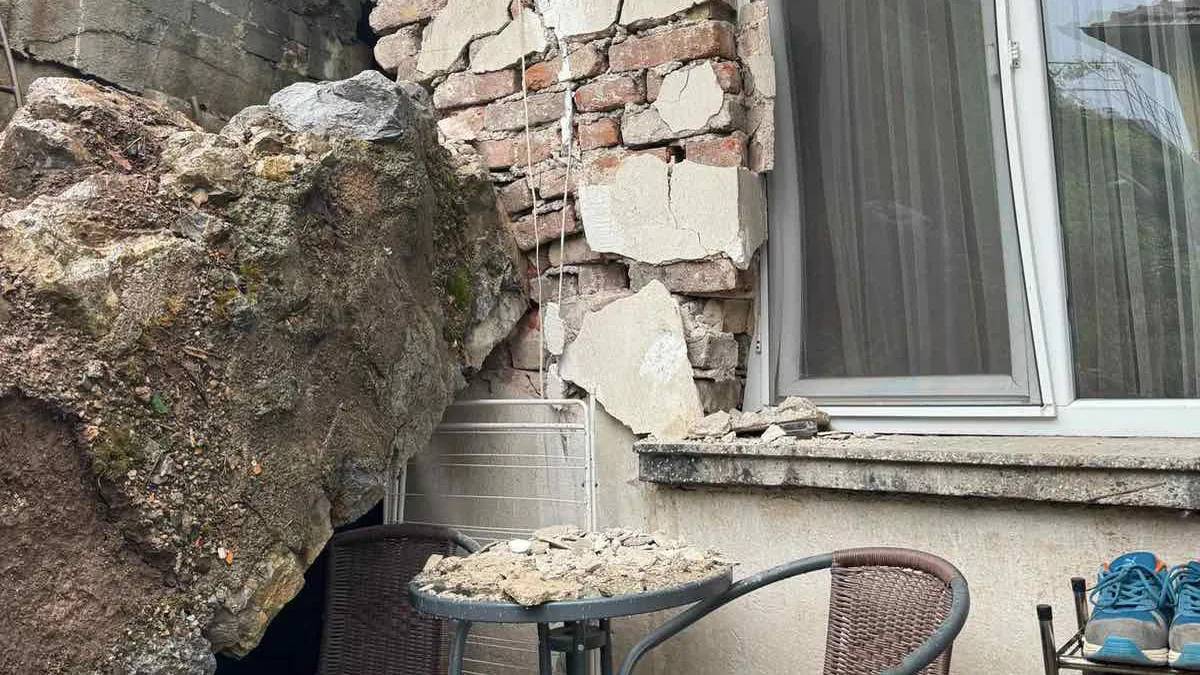 Частично бедствено положение: Срути се подпорна стена в Перник