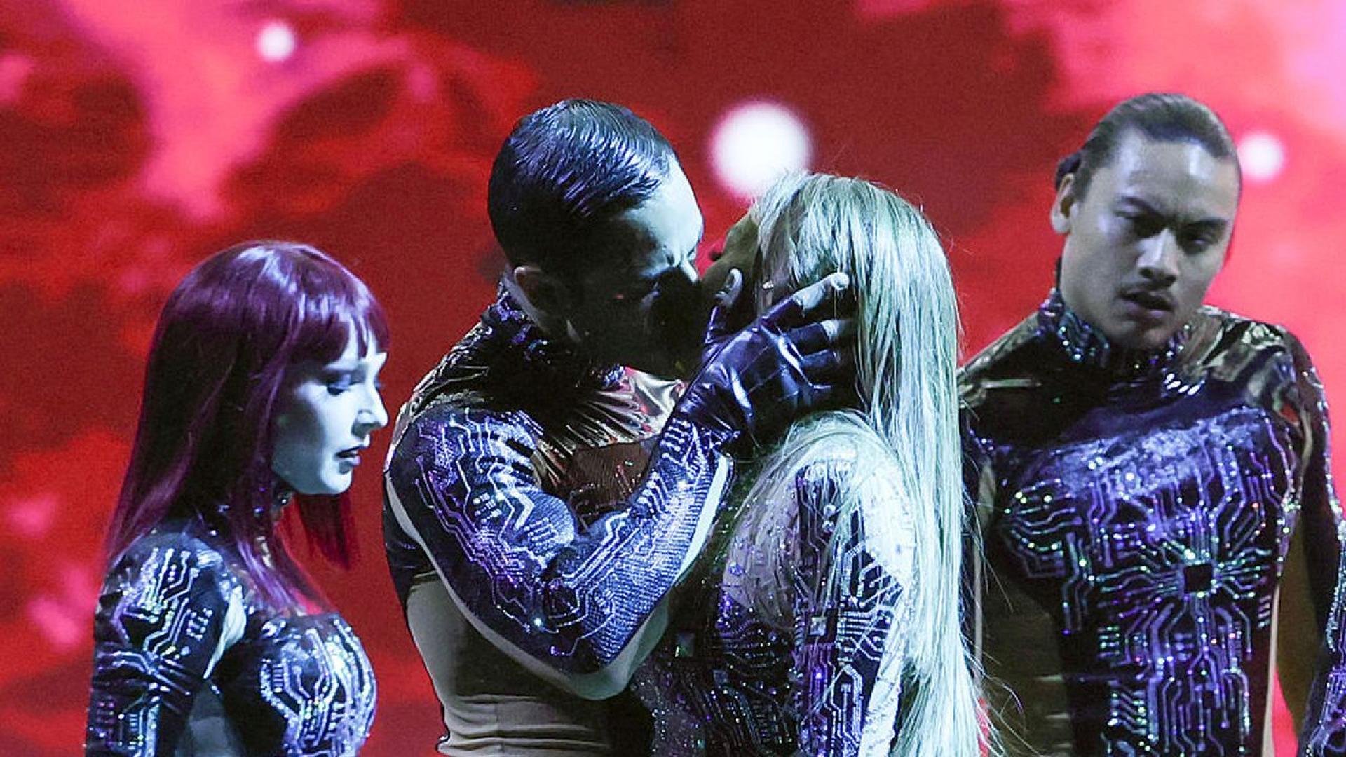 Дженифър Лопес покори сцената с експлозивно откриващо изпълнение на Американските