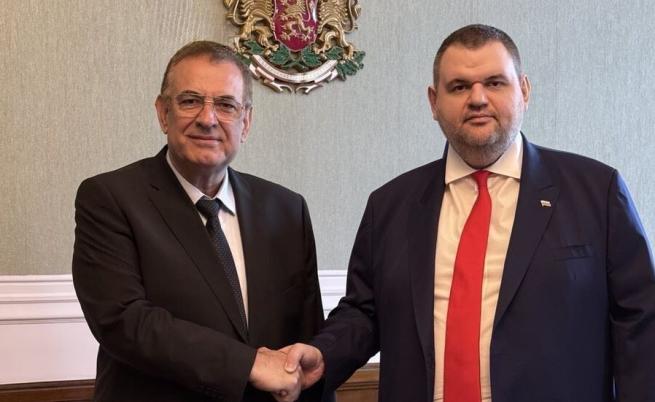 Пеевски и Чакъров се обединяват 