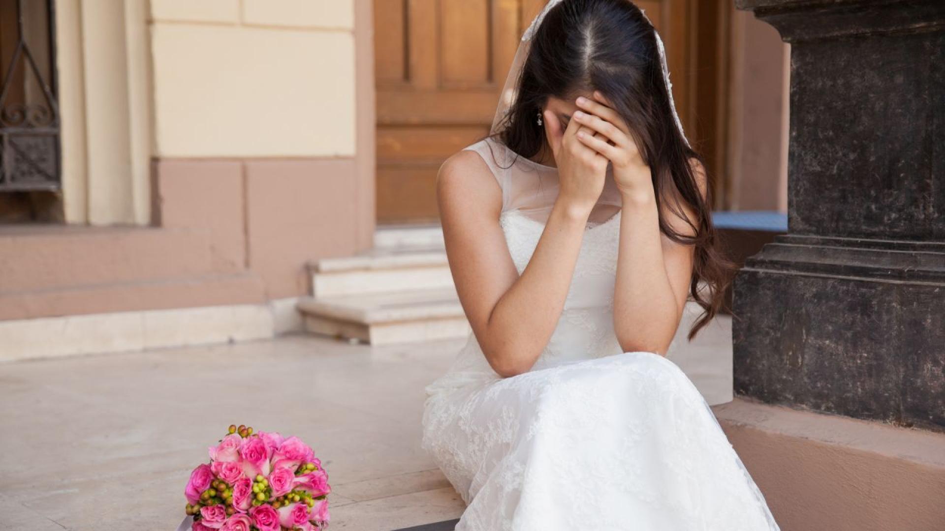 Младоженец неочаквано напуснал булката си преди да приключи сватбеното им