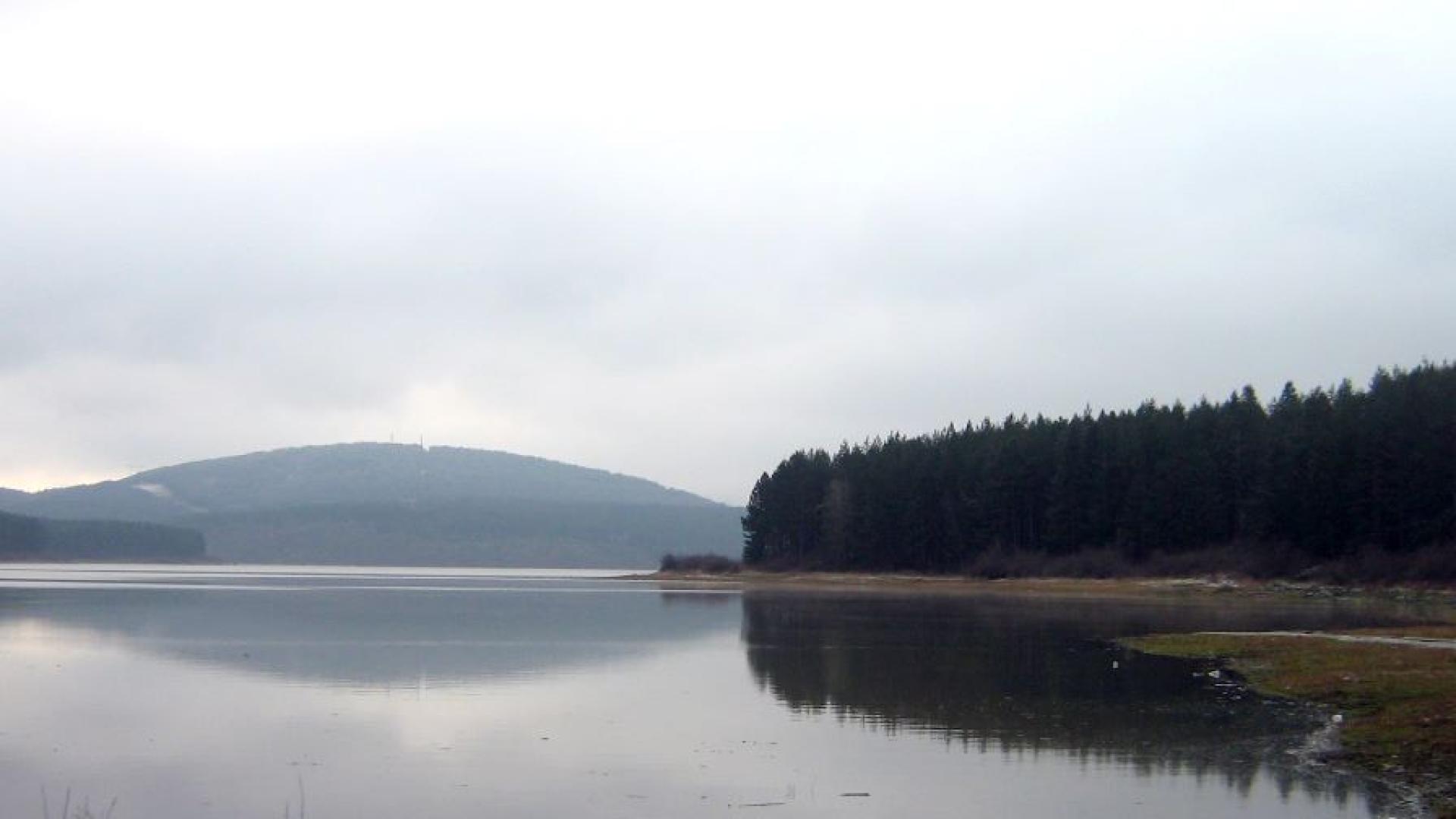 Започнало е контролирано изпускане на язовир Студена съобщи заместник управителят на