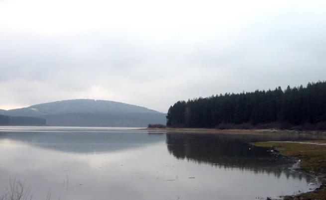 Започна контролирано изпускане на язовир 