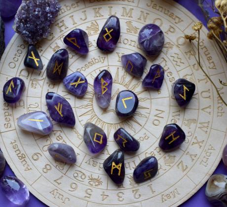 Руните – древната северна система за предсказания която произхожда от