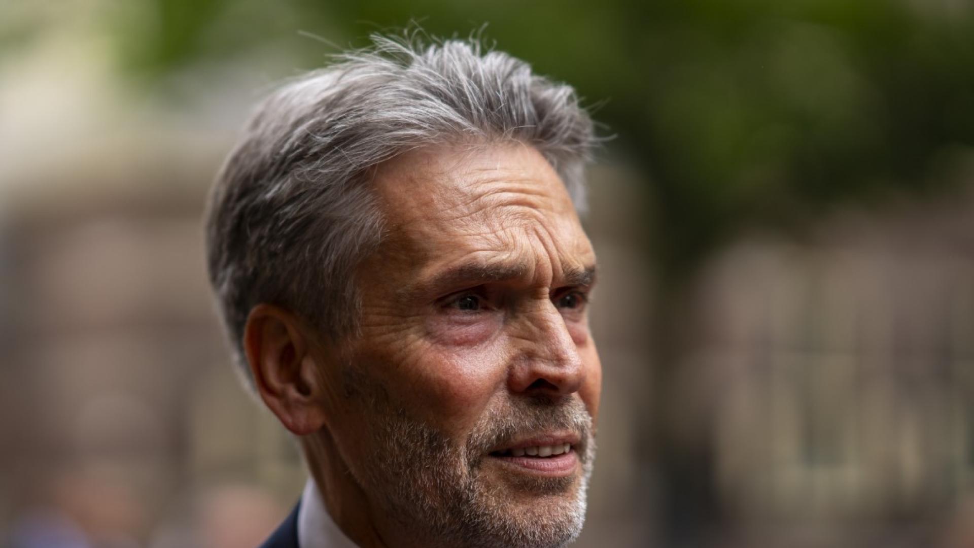 Кралят на Нидерландия Вилем Александър днес прие оставката на министър председателя Дик