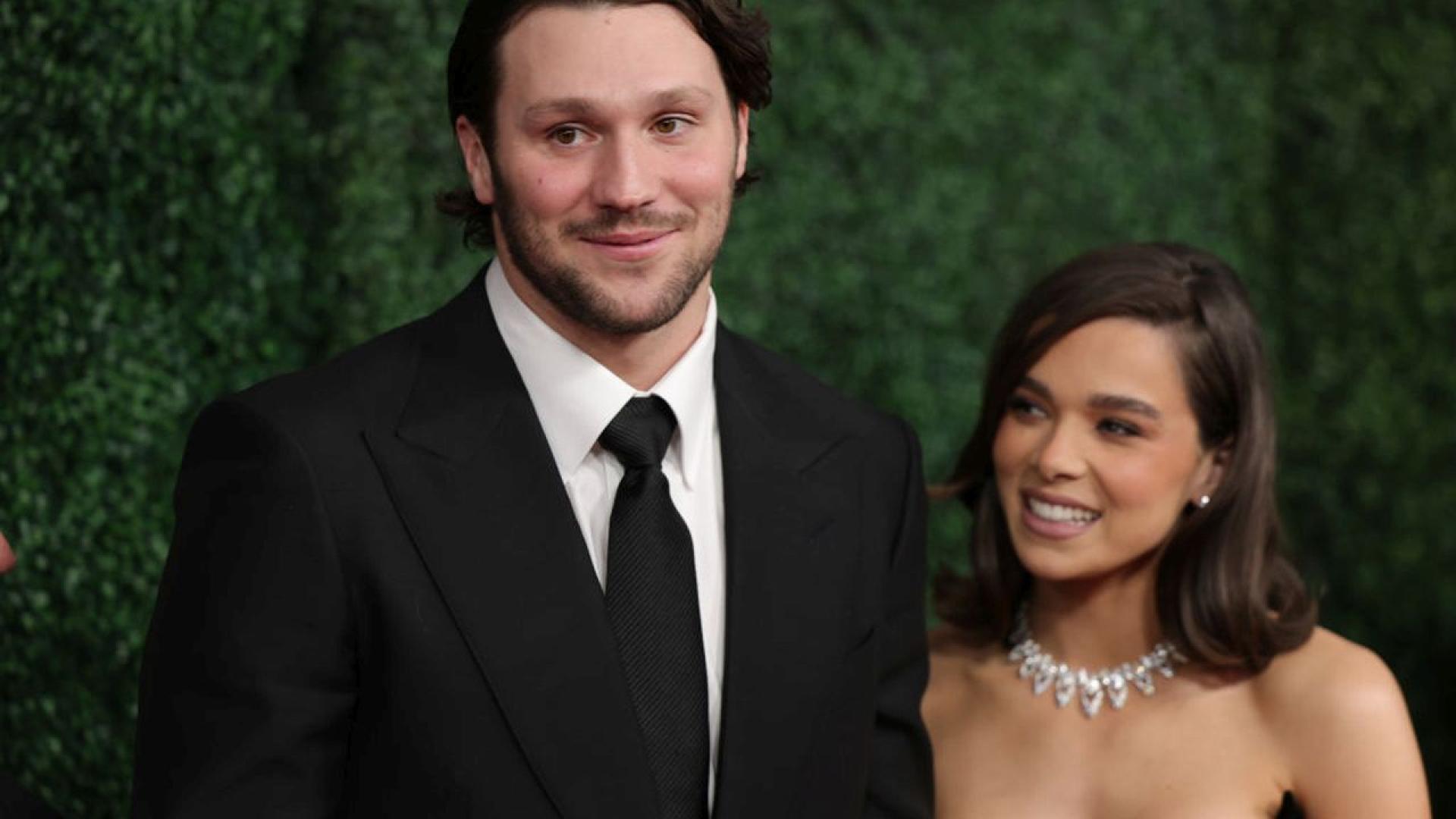 Актрисата Хейли Стайнфелд и Джош Алън сключиха брак предаде  Стайнфелд