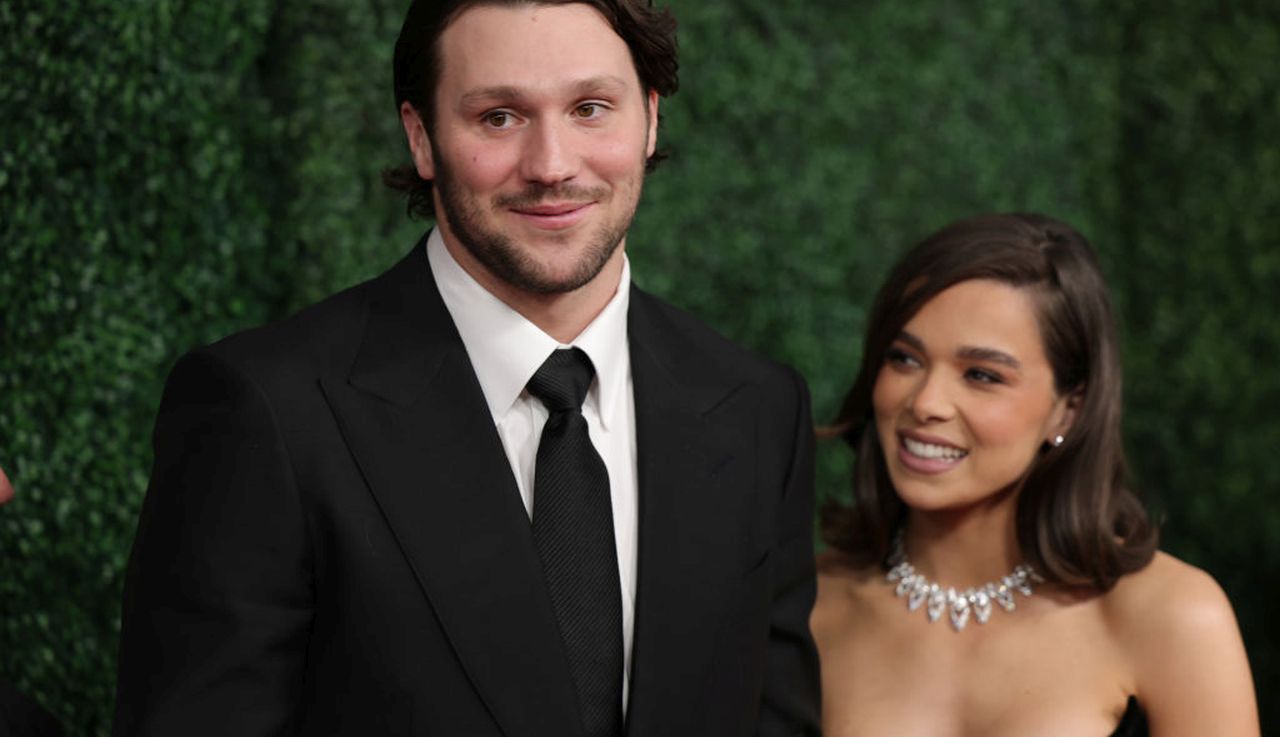 Хейли Стайнфелд и Джош Алън