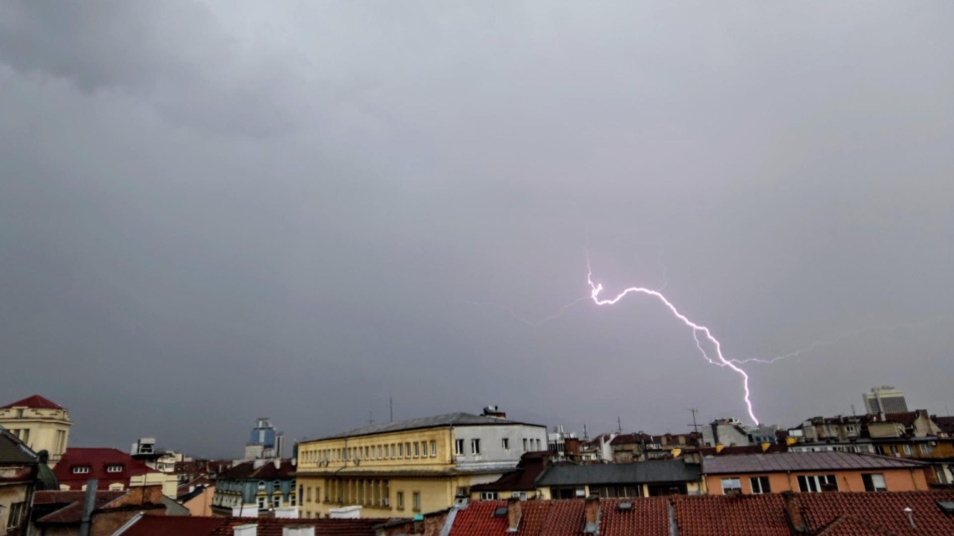Три полета са пренасочени за кацане от София към Пловдив