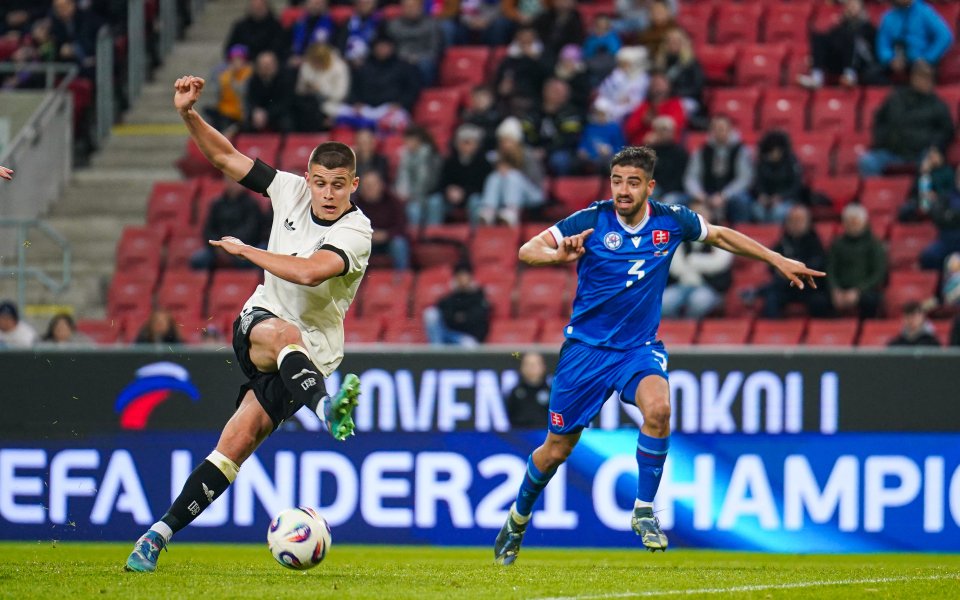 Брюж привлече младежки национал на Германия