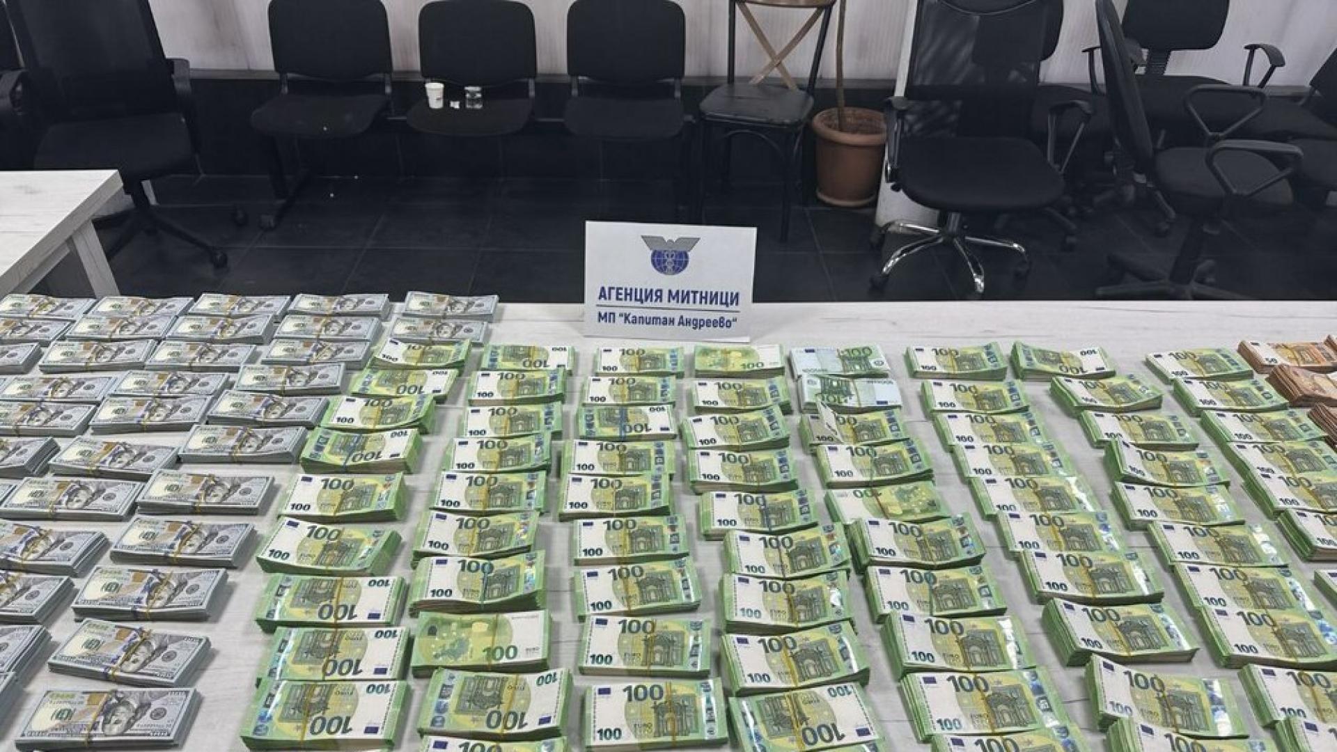 Митническите служители на МП Капитан Андреево разкриха два случая на