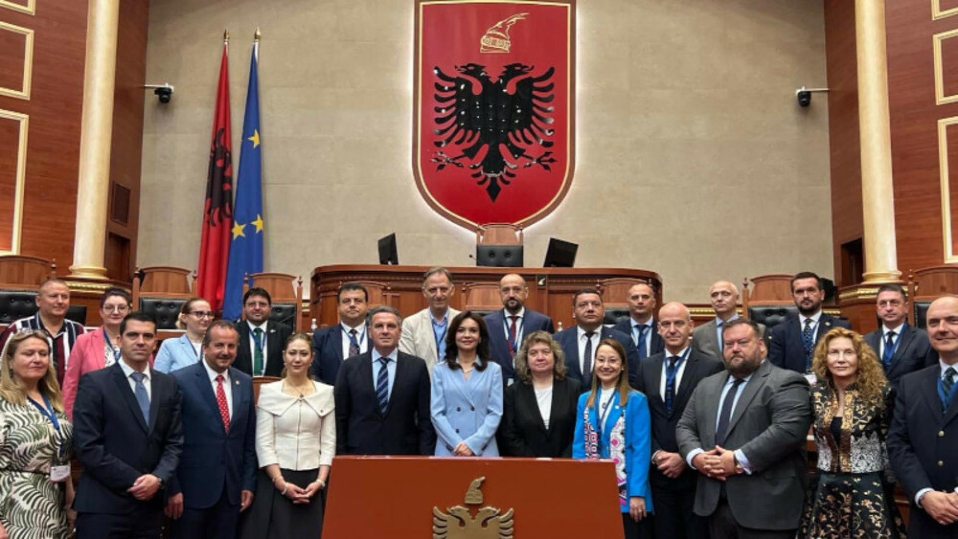 Председателят на Народното събрание Наталия Киселова прие от името на