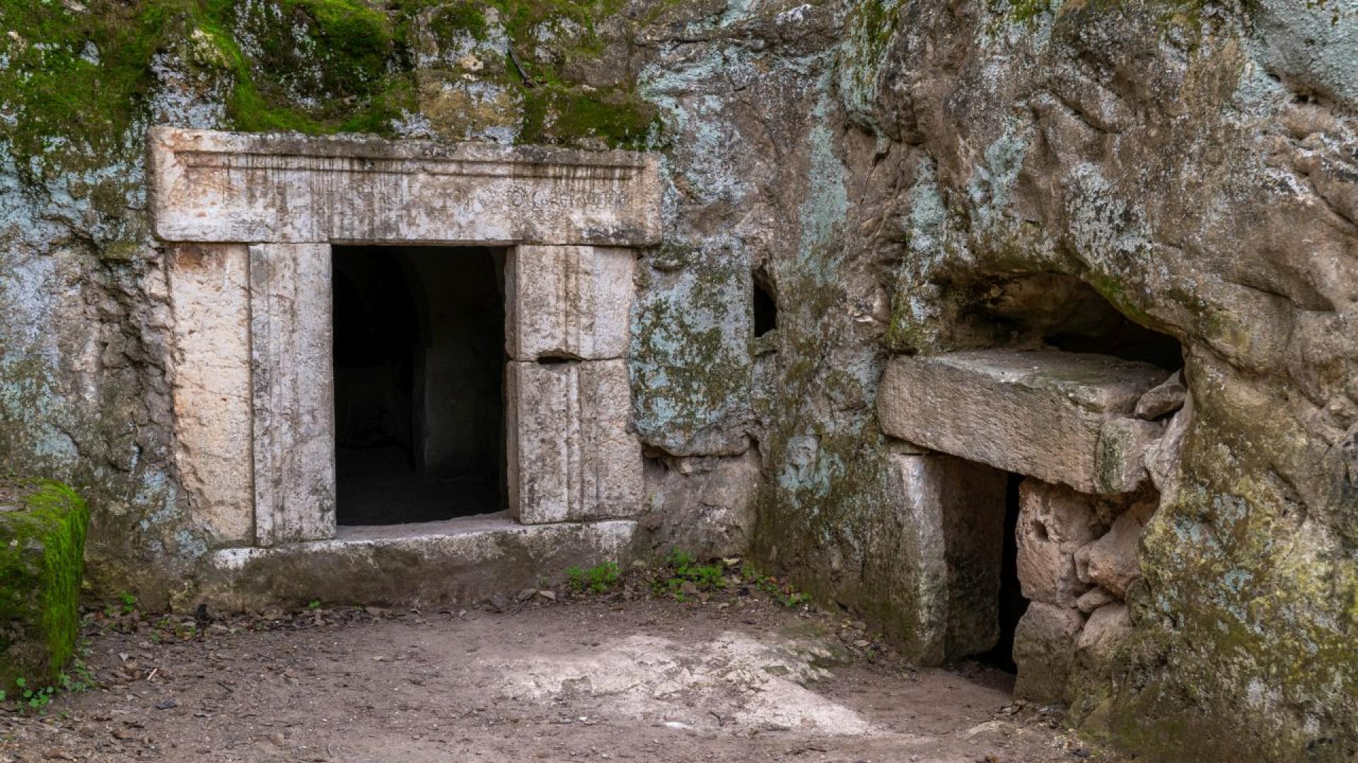 Изпълнител на строителни работи в Сирия откри под разрушен дом древна