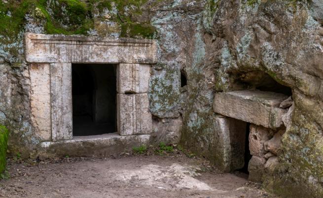Откриха древна византийска гробница под къща в Сирия