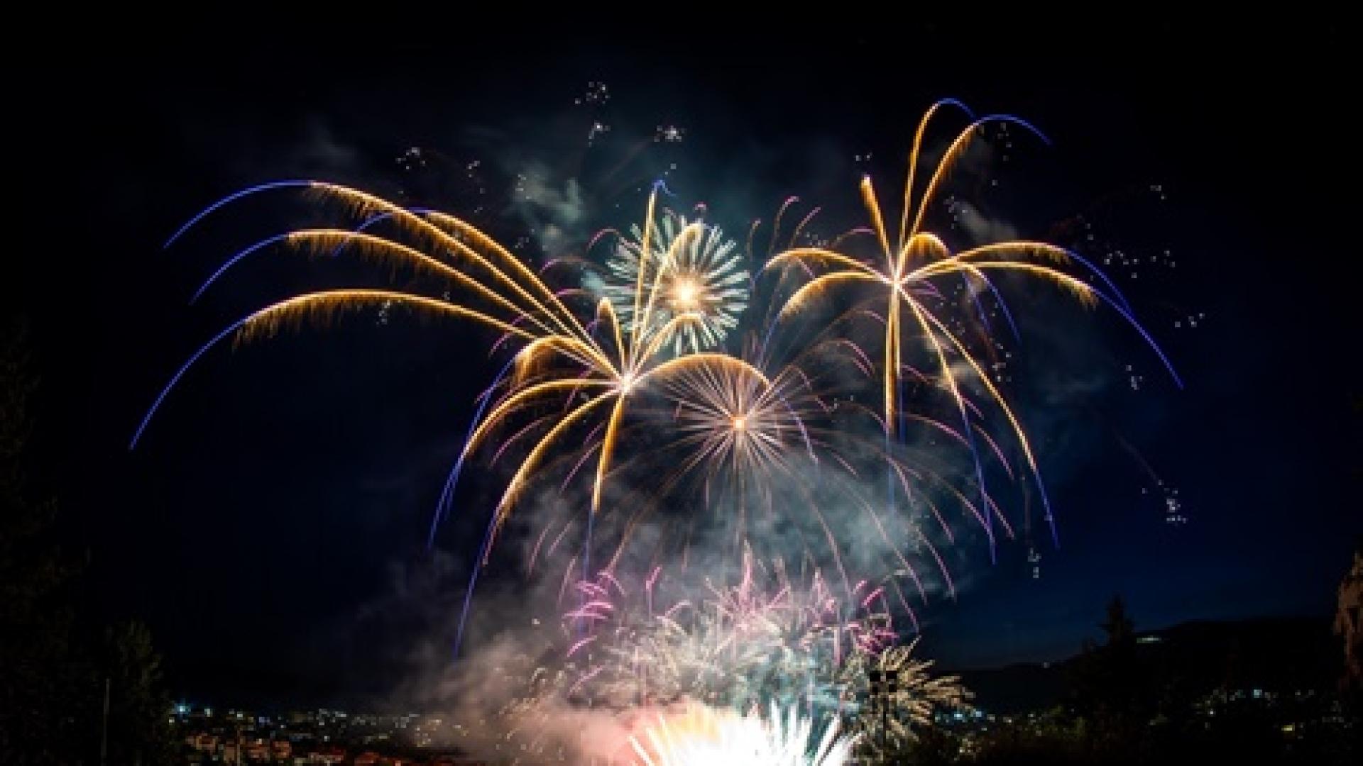 Най малко 19 души бяха ранени при инцидент с фойерверк по