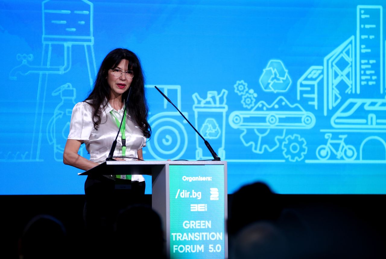 <p>&nbsp;Форумът &bdquo;Грийн транзишън форум&rdquo; (Green Transition Forum), посветен на зеления преход, се провежда в &bdquo;София Ивент Център&quot; (Sofia Event Center). На снимката: председателят на борда на Dir.bg Моника Станишева.</p>