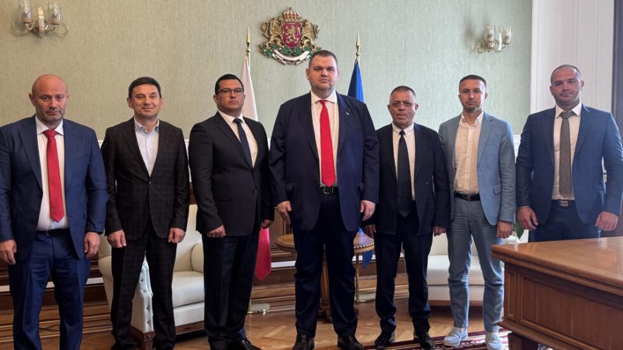 <p>Пеевски прие кметовете на общините Девин и Рудозем</p>